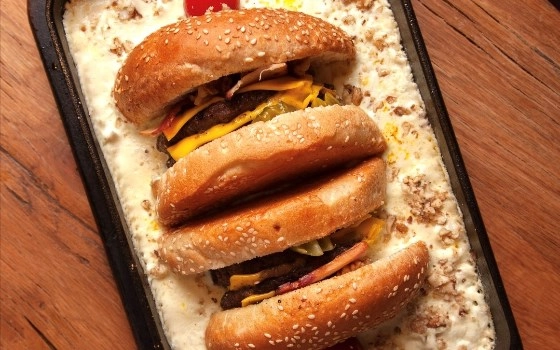 برگر با پنیر گردویی