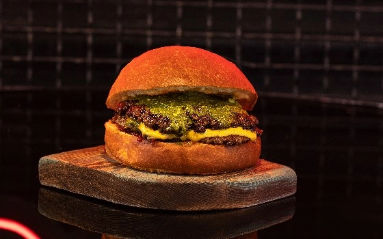 Milan) Caprese Burger)