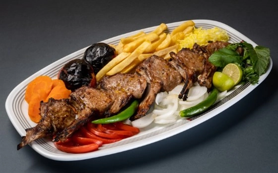 ششلیک (کباب بره با استخوان)