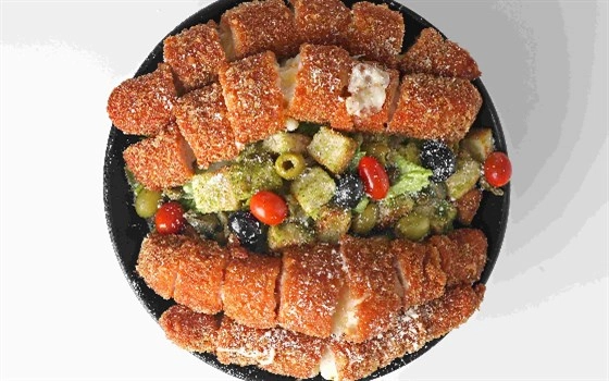 سالاد سزار با فیله سوخاری چهار رول