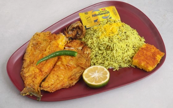 سبزی پلو با ماهی سرخ