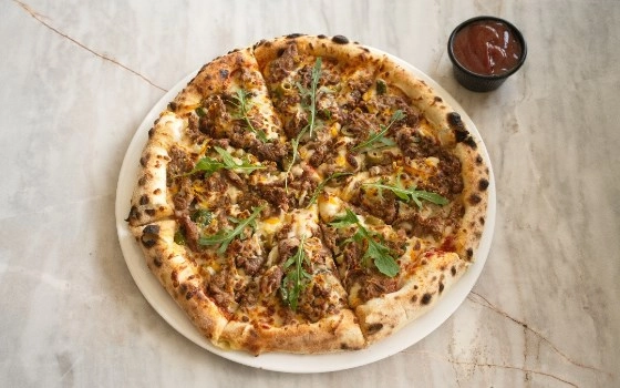 Steak pizza