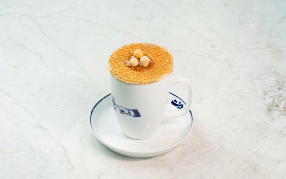 قهوه و وافل هلندی