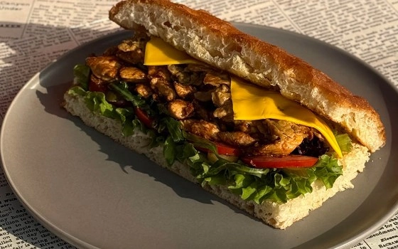 ساندویچ مرغ و قارچ
