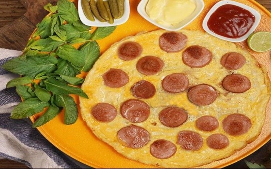 سوسیس و تخم مرغ