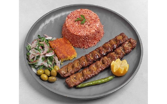 چلو کباب لقمه شاهپسند بازاری دو سیخ