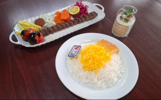 چلوکباب کوبیده تک سیخ