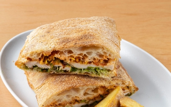 پنینی چیکن پستو