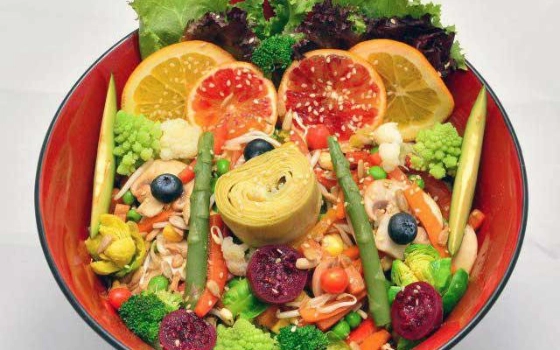 سالاد سبزیجات مخصوص گردو