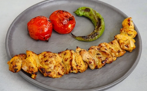 جوجه کباب ران تک سیخ