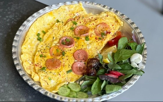 سوسیس و تخم مرغ