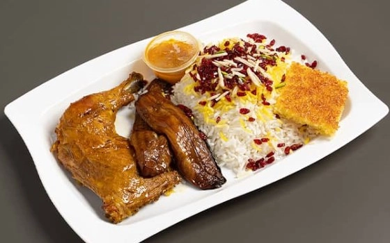 زرشک پلو با مرغ و بادمجان