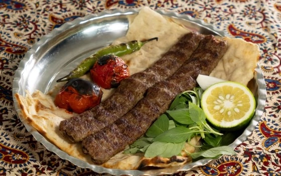 خوراک کباب کوبیده ( 2 سیخ )