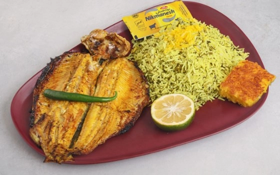 سبزی پلو با ماهی کبابی