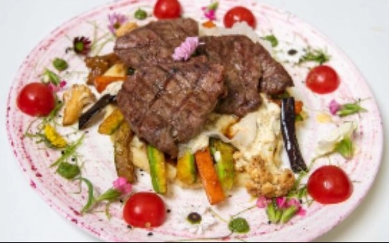 استیک فیله مینیون با سس قارچ