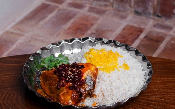 نیم پرس زرشک پلو با مرغ