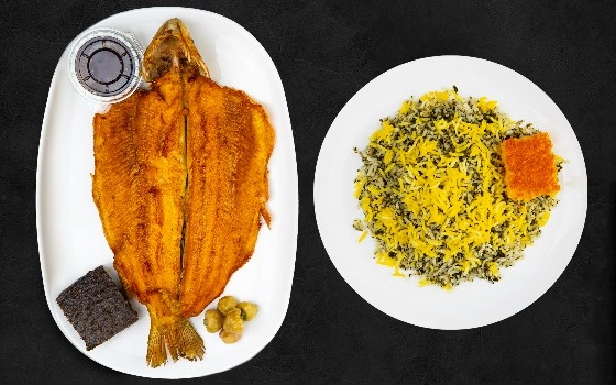 سبزی پلو با ماهی قزل آلای سرخ
