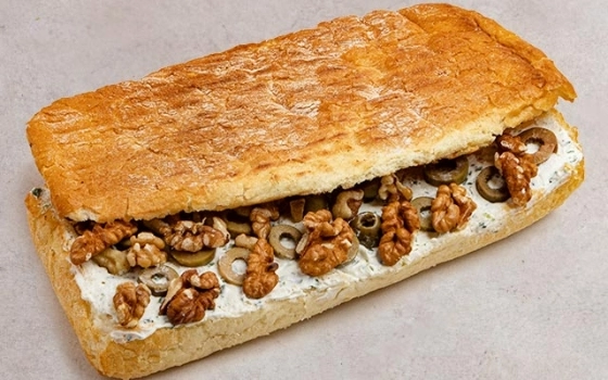 ساندویچ پنیر گردو زیتون