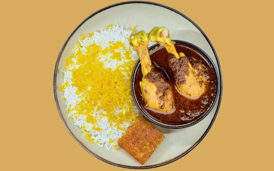 چلو خورشت فسنجان با ران مرغ