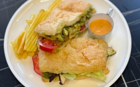ساندویچ چیکن پستو