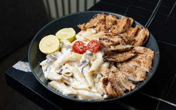 پاستا چیکن آلفردو