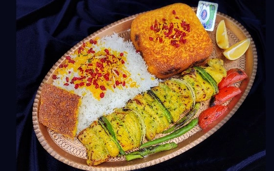 ته چین با جوجه کباب سینه
