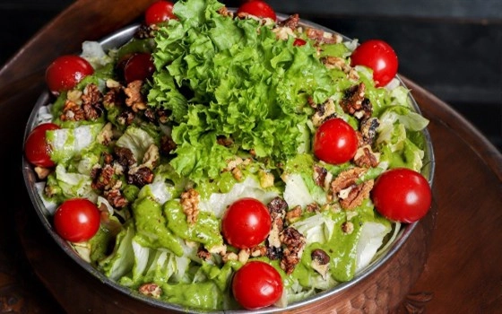 سالاد سبز با سس گاردن