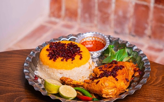 کته مرغ و زرشک دیگچه
