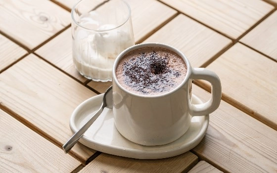 شکلات داغ با بستنی بادام زمینی