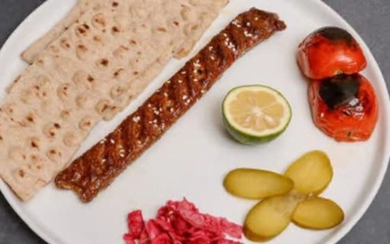 خوراک کباب کوبیده (یک سیخ)