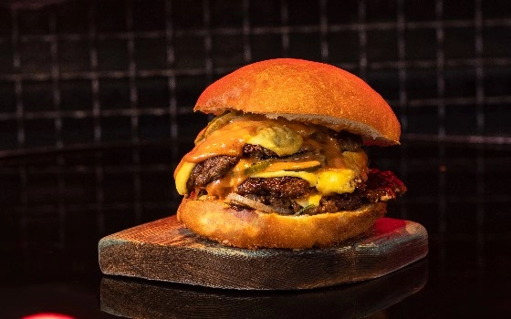 Vegas) Max Burger)