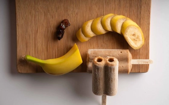 موز خرما (ِDatana) بستنی بسیار خوشمزه و پرطرفدار 😋که باقند میوه🍓🍌 شیرین شده و شکر نداره