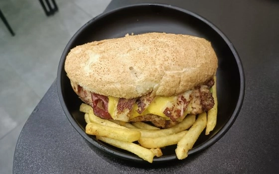 ساندویچ چیکن بیکن