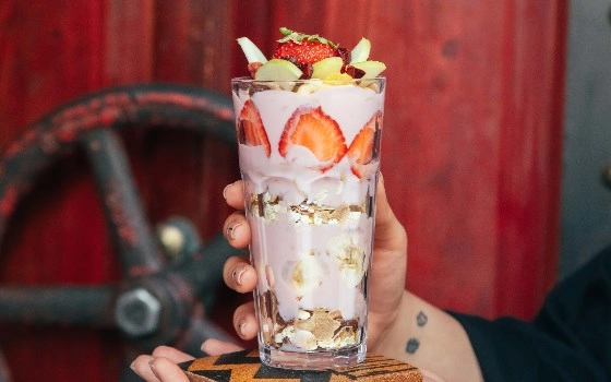 Granola with Yogurt&Fruit