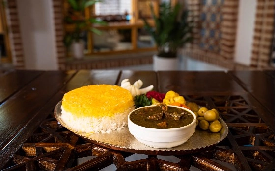 چلو خورشت قرمه سبزی