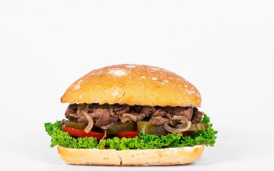 ساندویچ فیله گوساله نان خمیرترش