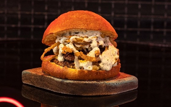 Paris) Double Onion Burger)
