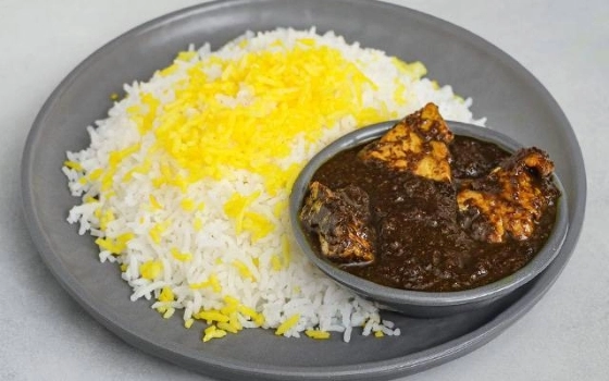 چلوخورشت فسنجان با فیله مرغ