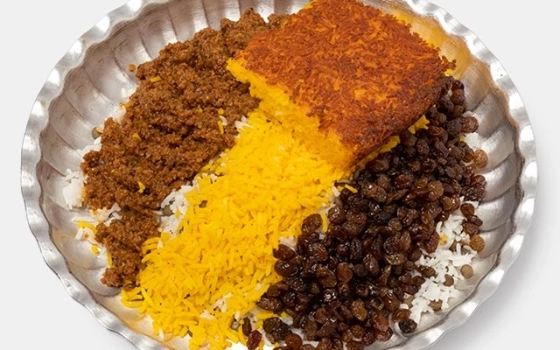 عدس پلو با گوشت و کشمش
