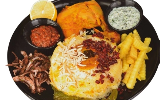 زرشک پلو مرغ سرخ شده