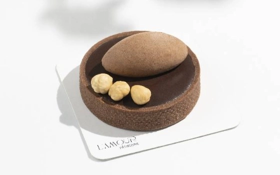 Chocolate and hazelnut travel cake