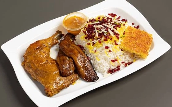 زرشک پلو با مرغ و بادمجان