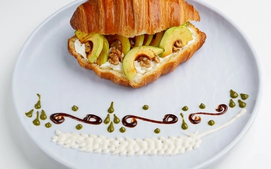 کروسان چیزآواکادو