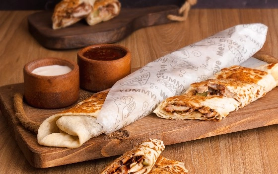 ساندویچ شاورما کرانچی مخلوط