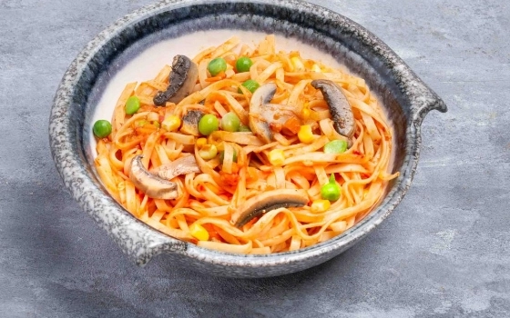 نودل چیلی با مرغ