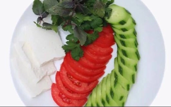 نان پنیر،گوجه،خیار