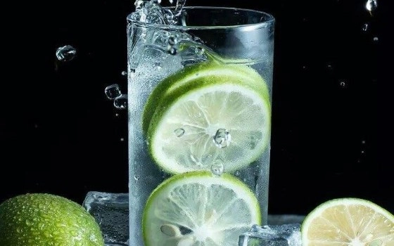 اب گازدار لیمویی
