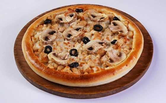 پیتزا مرغ و قارچ