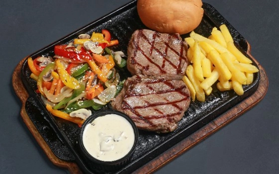 بشقاب استیک گوشت