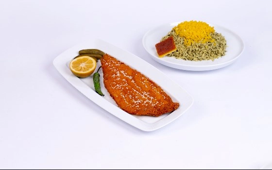 سبزی پلو ماهی قزل آلا سرخ شده